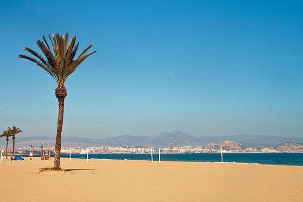 Vista de la Playa de Urbanova en Alicante