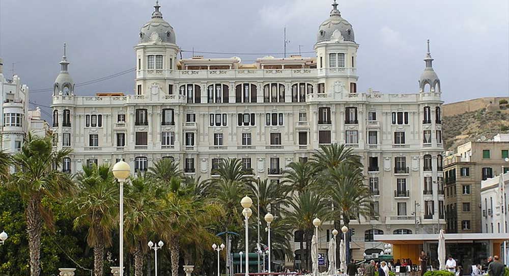 Casa Carbonell en el puerto de Alicante