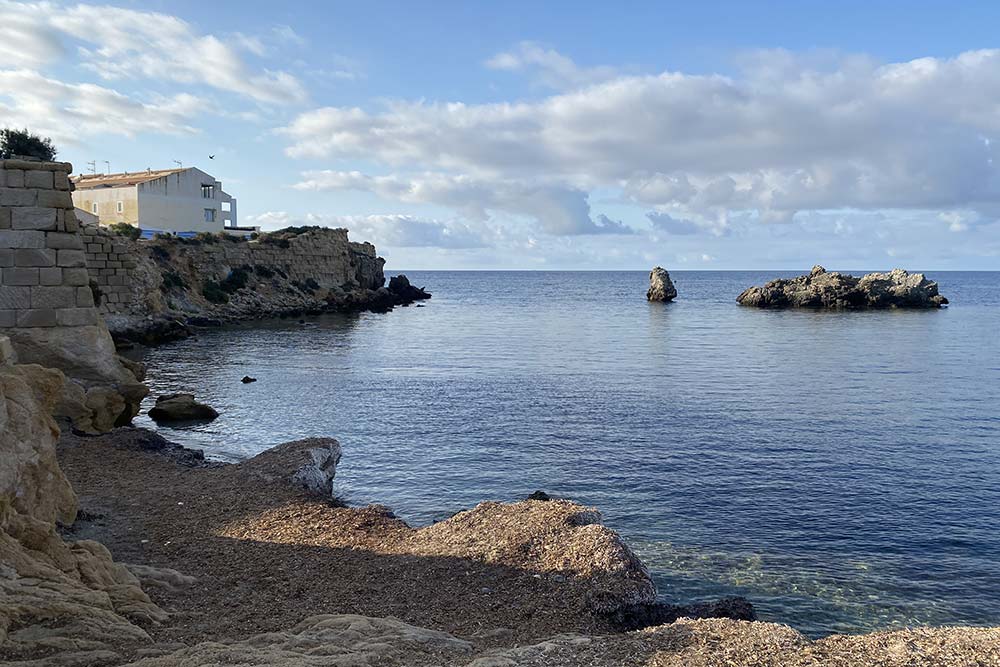 La pequeña cala de la cantera
