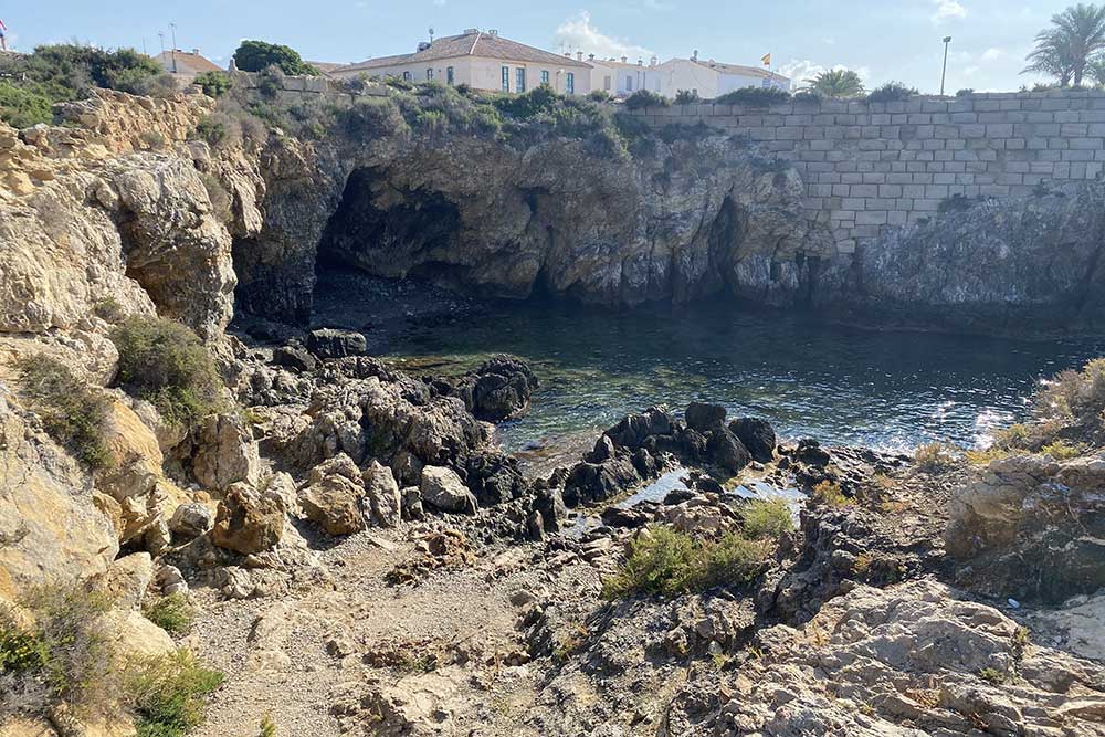 Cala la Guardia o del Llop Marí