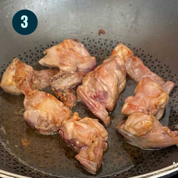 Conejo sofrito para arroz con costra