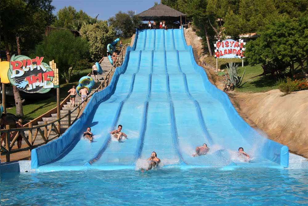 Toboganes de parque acuático de Benidorm