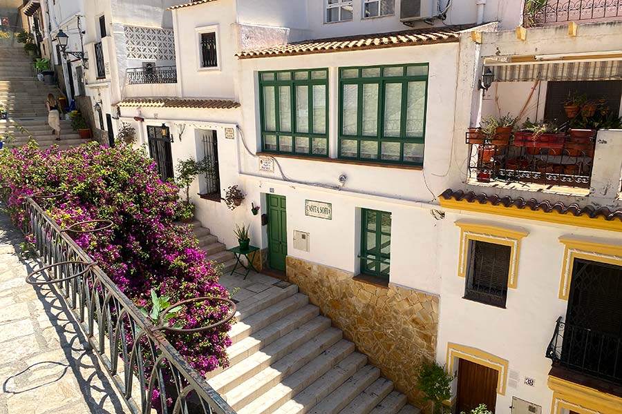 Vista de edificaciones del Barrio de Santa Cruz en Alicante