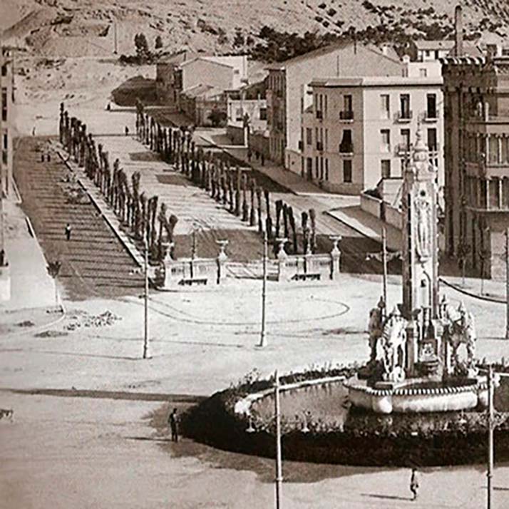 Foto antigua de la plaza de los Luceros de Alicante