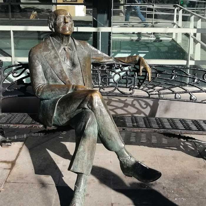 Escultura de Gastón Castelló en Alicante