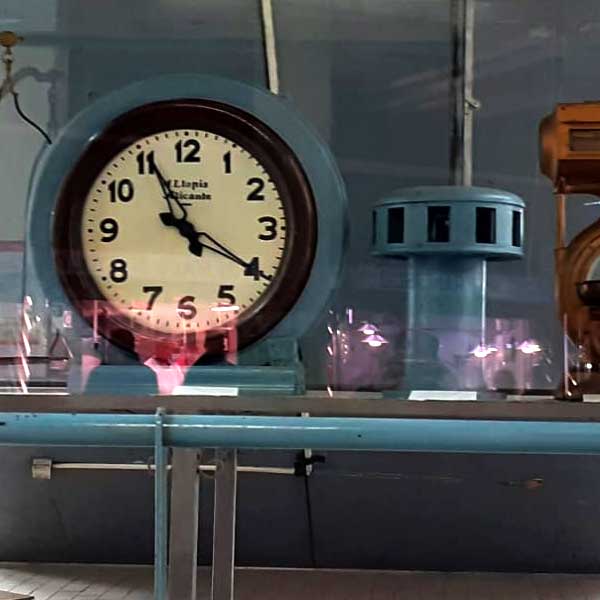 Antiguo reloj del mercado de Alicante