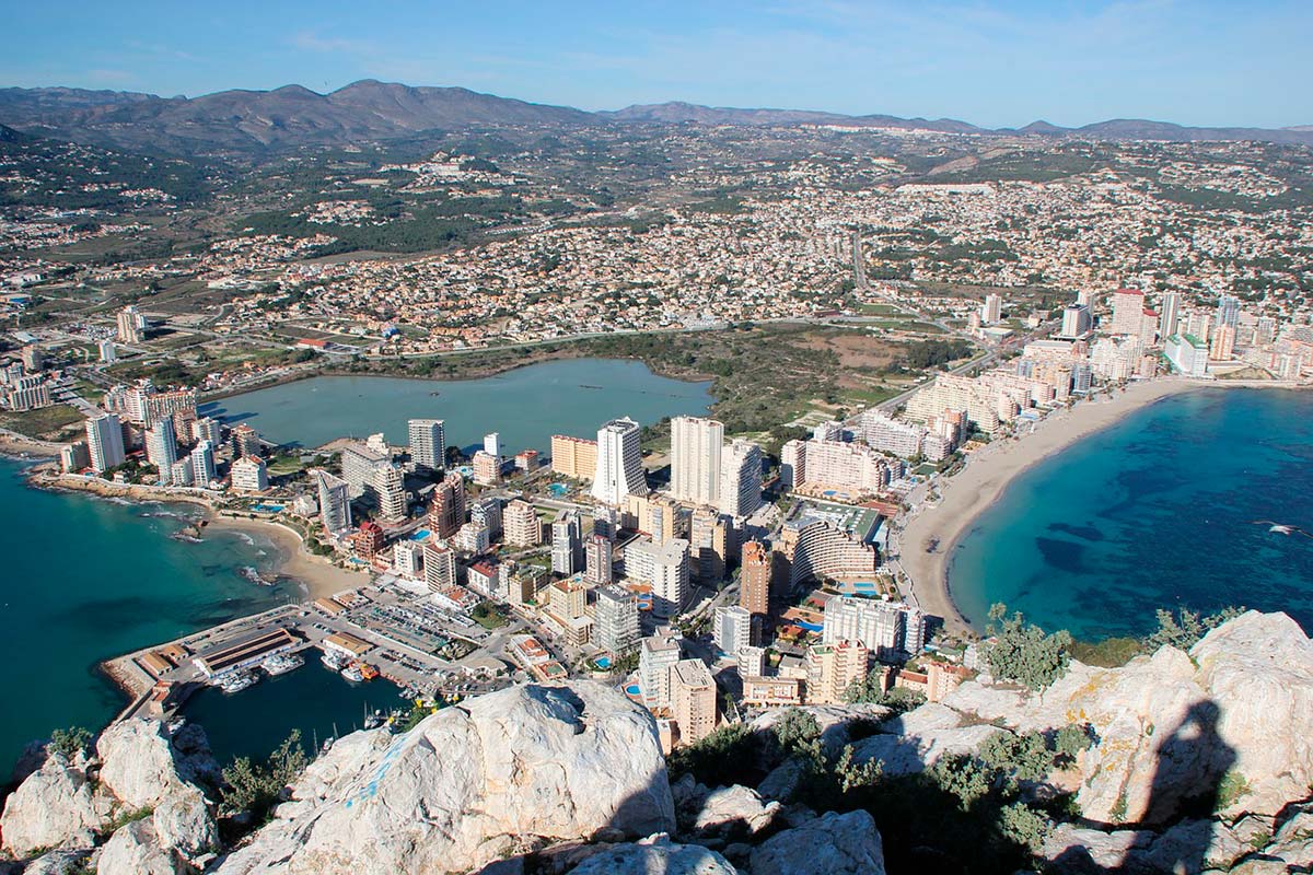 Vista aérea de la ciudad turística de Calpe