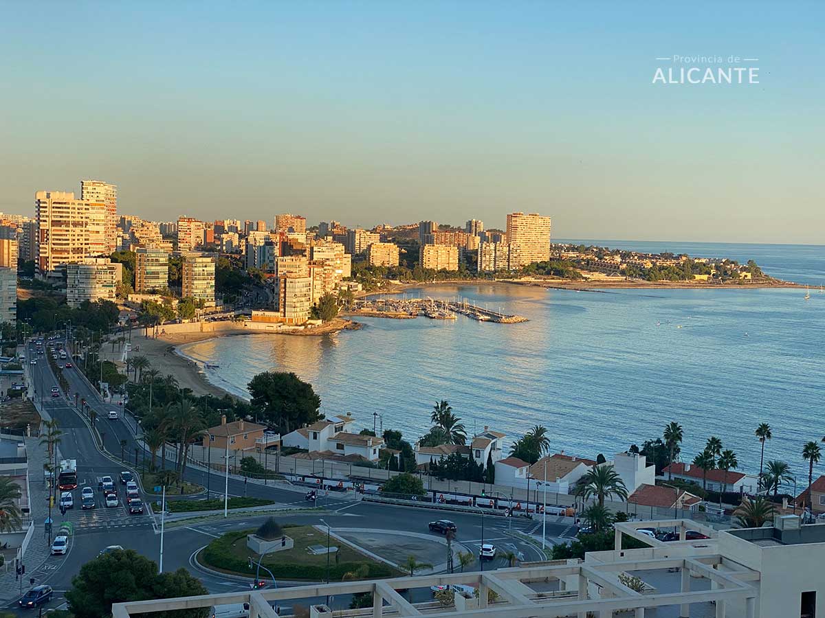 Vista de la Playa de Albufereta y el cabo de la Huerta desde la Serra Grossa