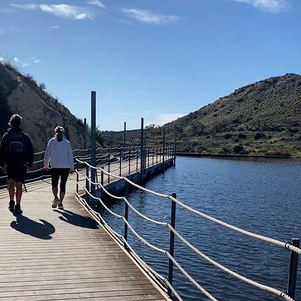 Pasarela fotante en el Pantano de Elche